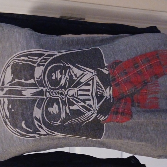 🍭🌺 Star Wars Gray and Black Graphic Top - Picture 4 of 11